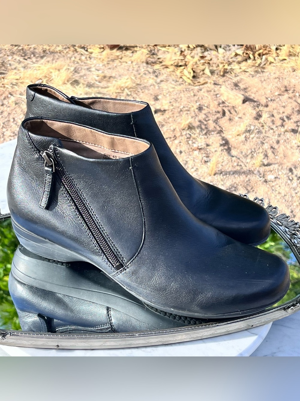 Dansko Fifi Black Leather Side Zip Ankle Boot Bootie EU40 US 9.5-10 Like New